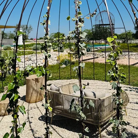 Willa Trulli Mansueto Noci